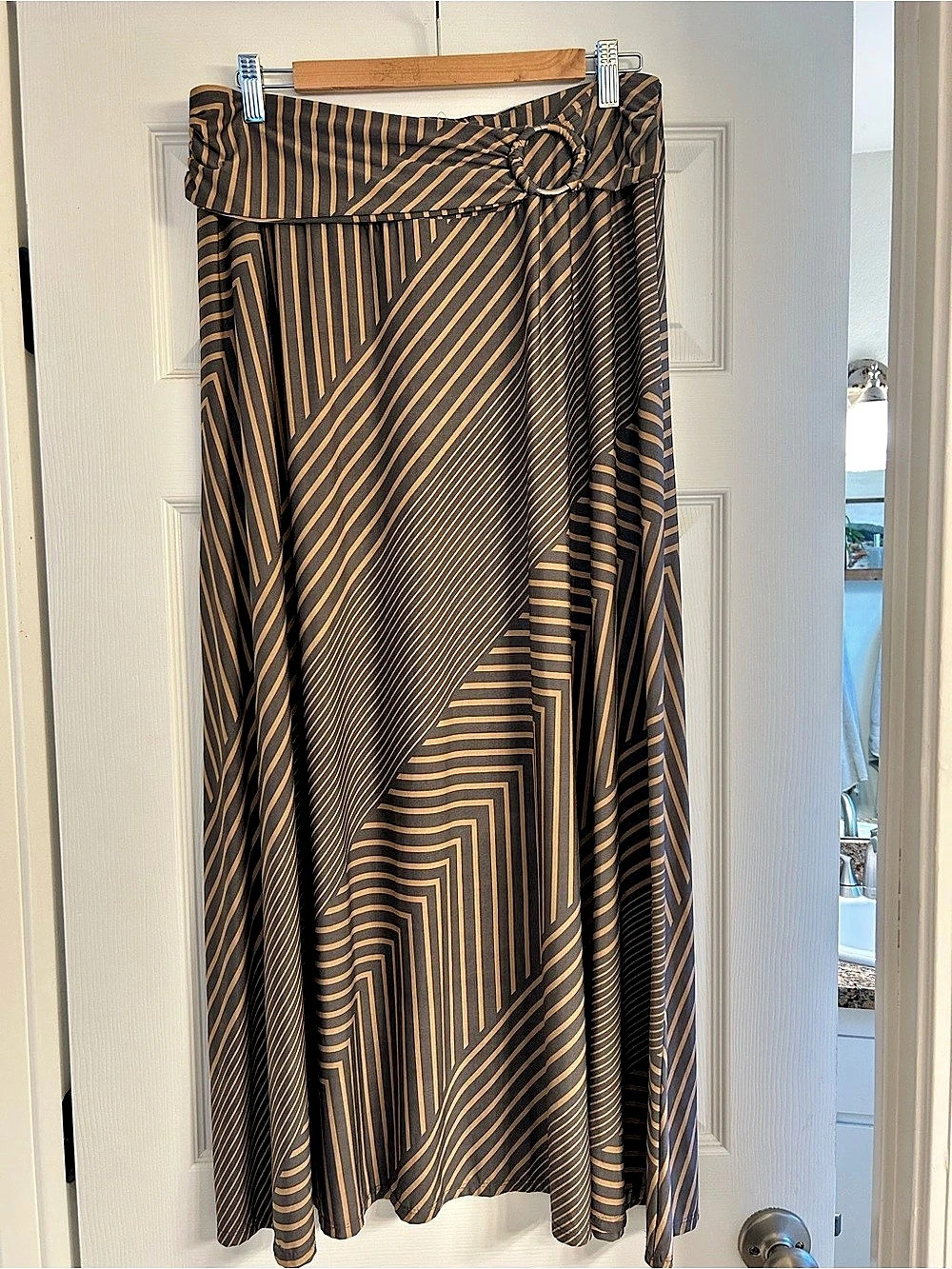 Geometric Maxi Skirt in Gray & Brown Like New